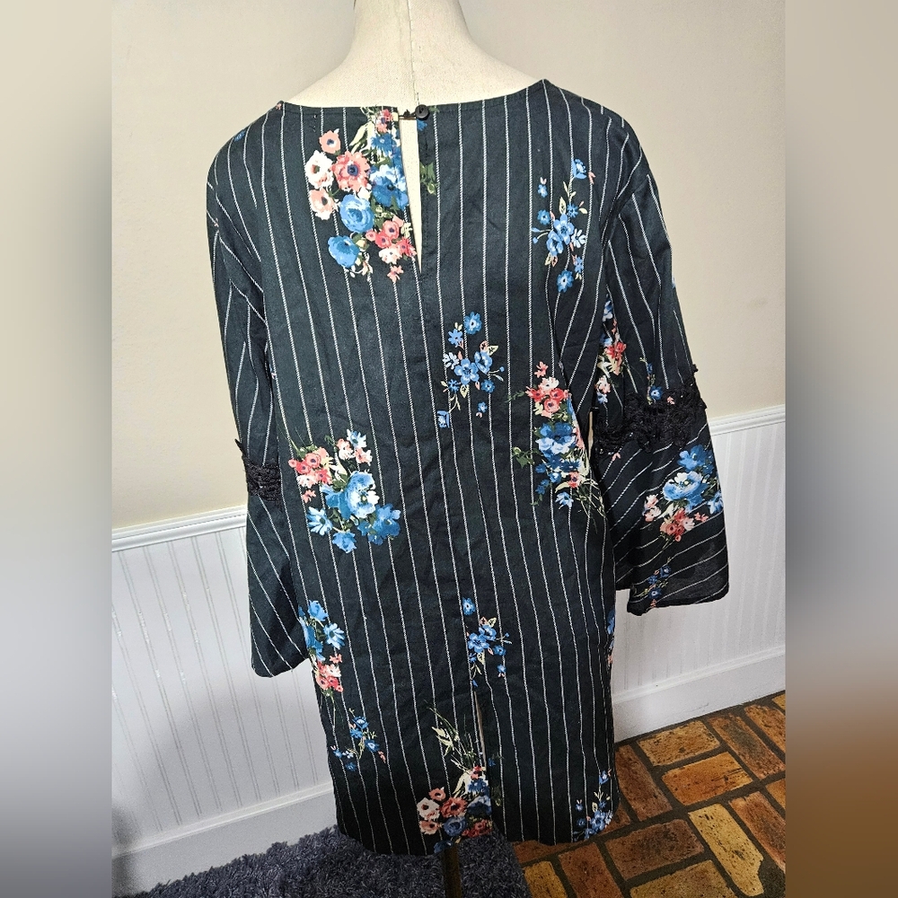 Passport Floral Bell Sleeve Dress 2X - Picture 3 of 4